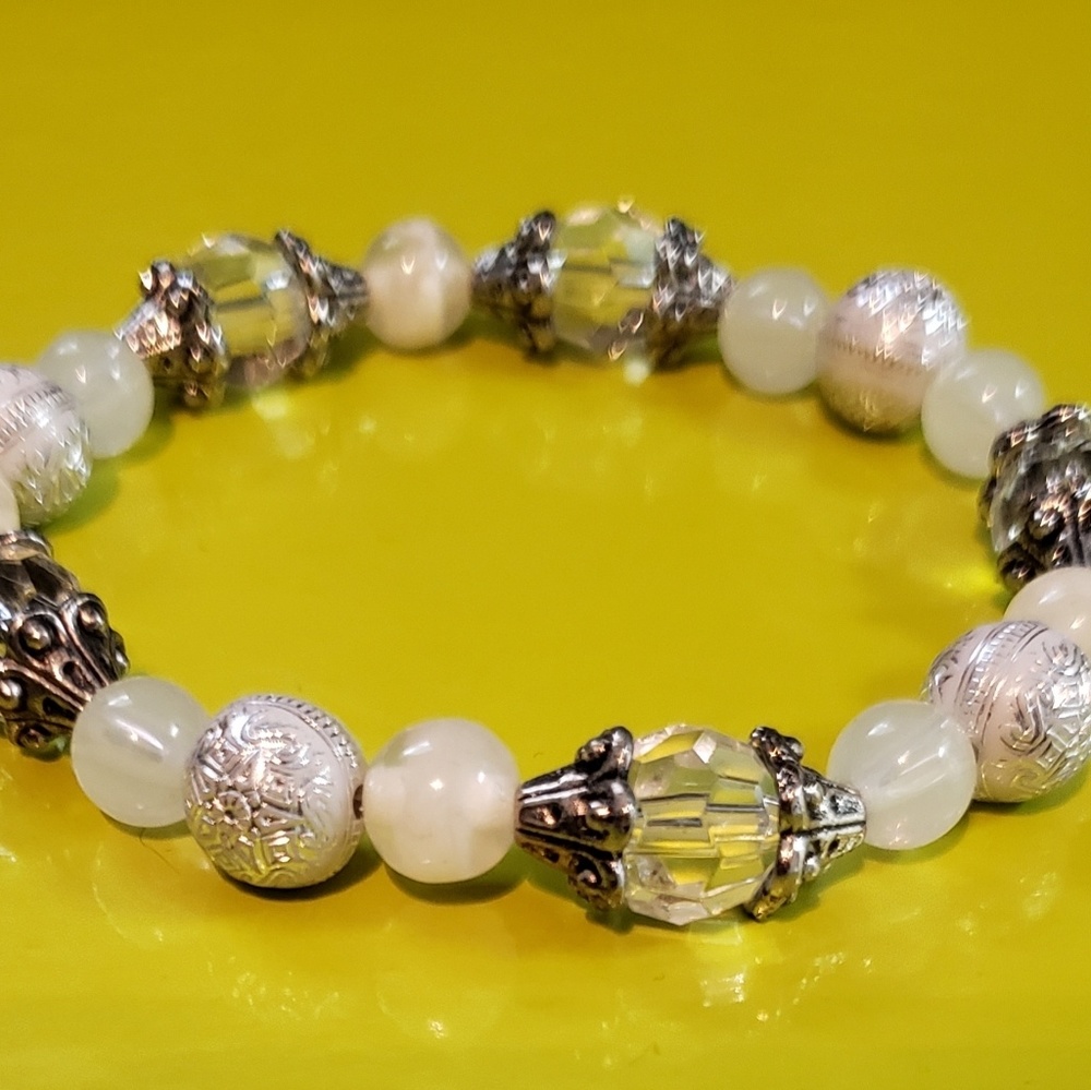 Beautiful handmade silver and pearl bracelet